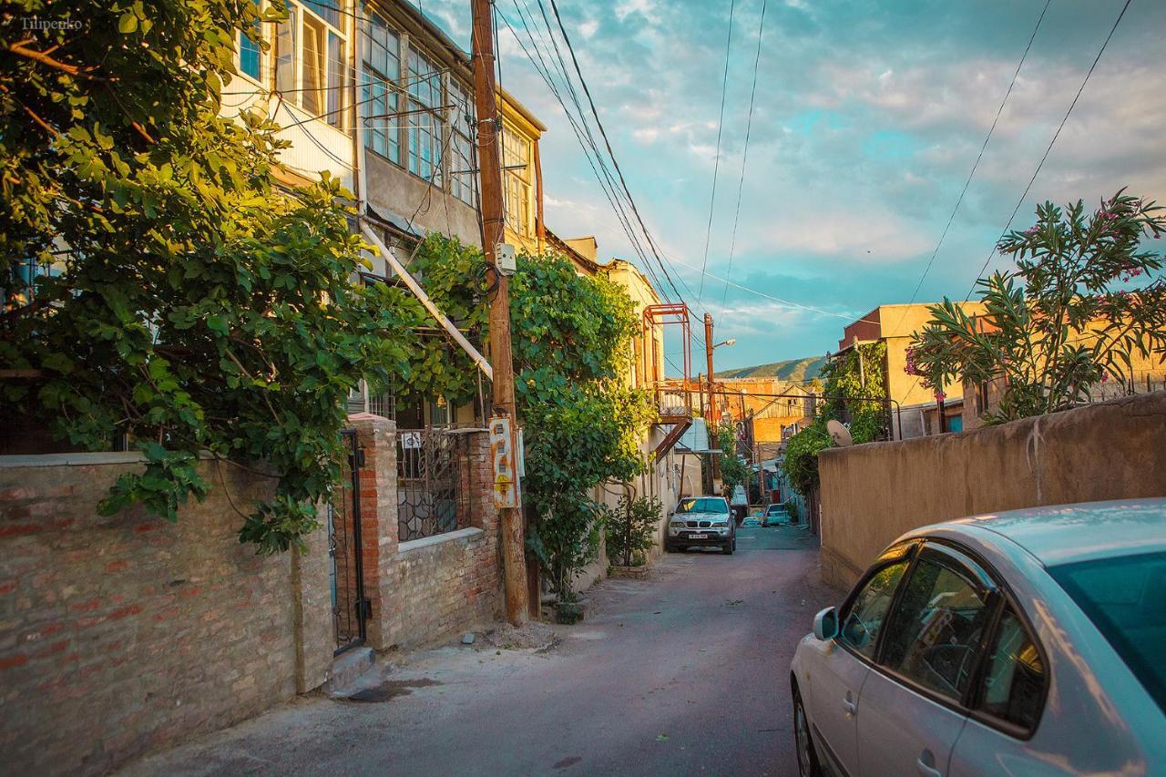 Blossom Hostel Tbilisi Exterior photo